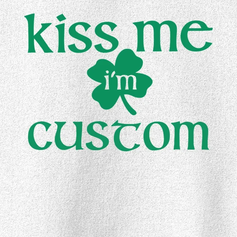 Kiss Me I'm Irish Custom Text St. Patrick's Day Men's Sweatshirt - Front - Close-up